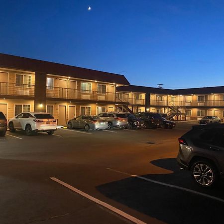 Days Inn By Wyndham Newport Or Εξωτερικό φωτογραφία