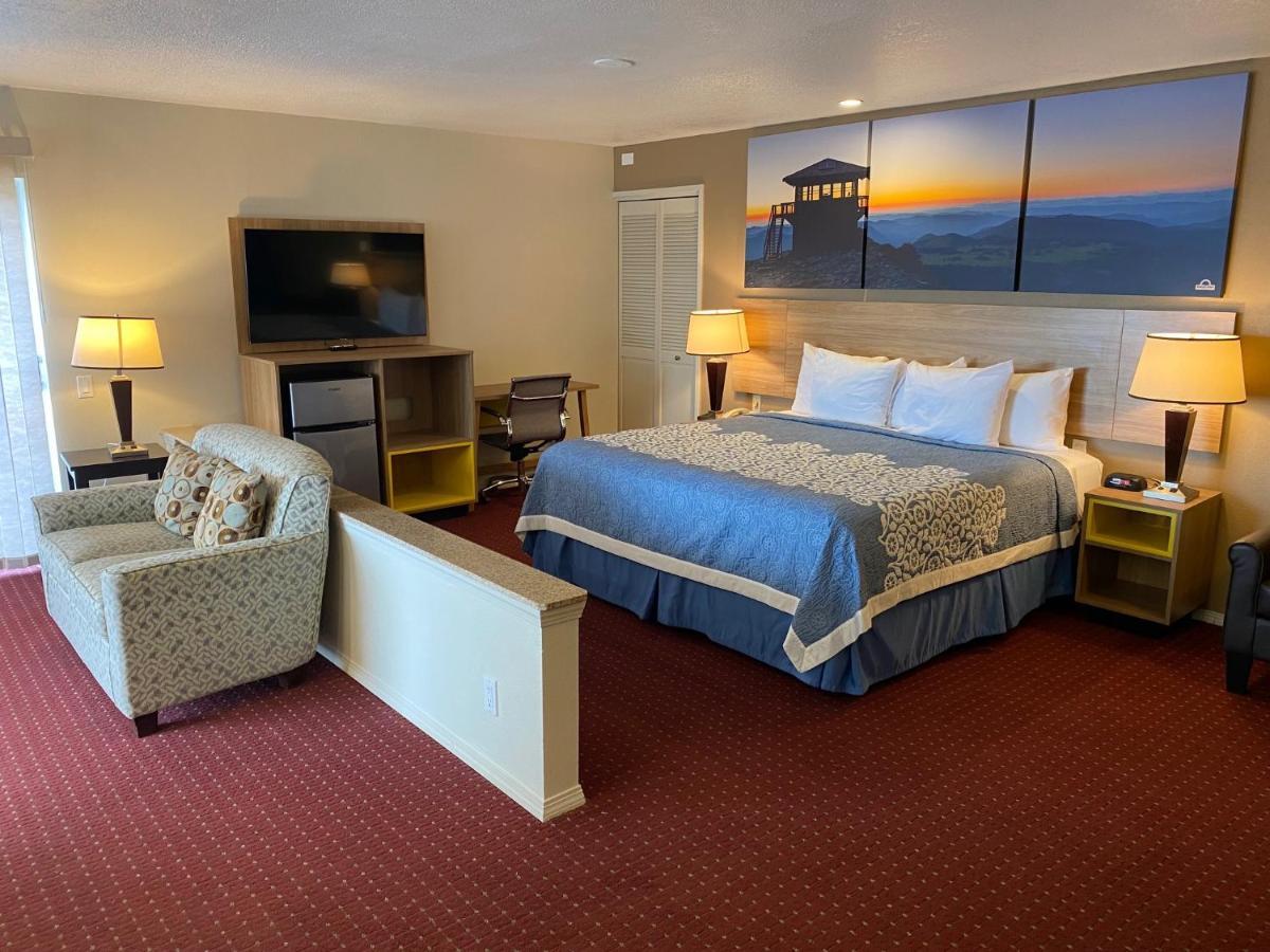 Days Inn By Wyndham Newport Or Εξωτερικό φωτογραφία