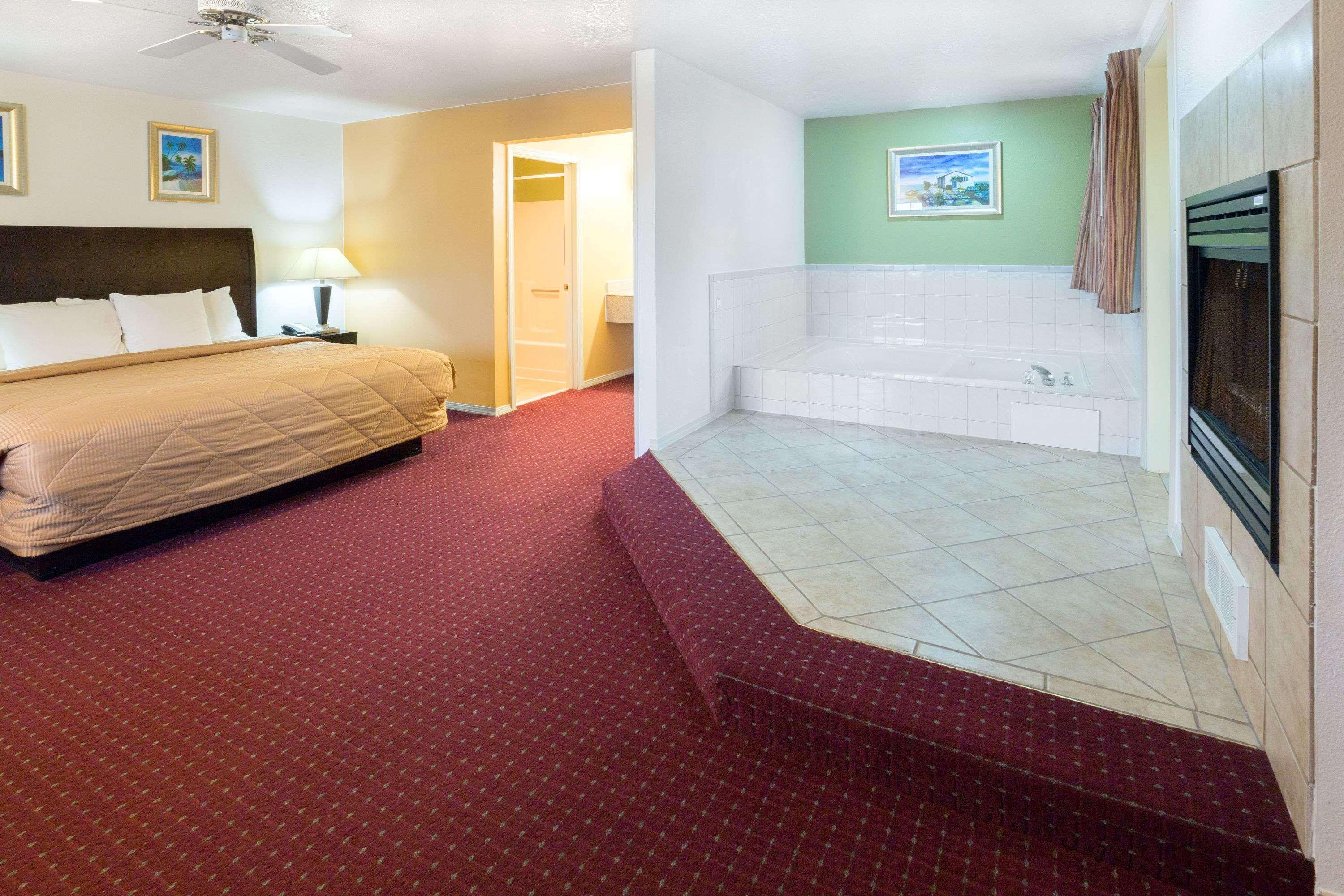 Days Inn By Wyndham Newport Or Εξωτερικό φωτογραφία