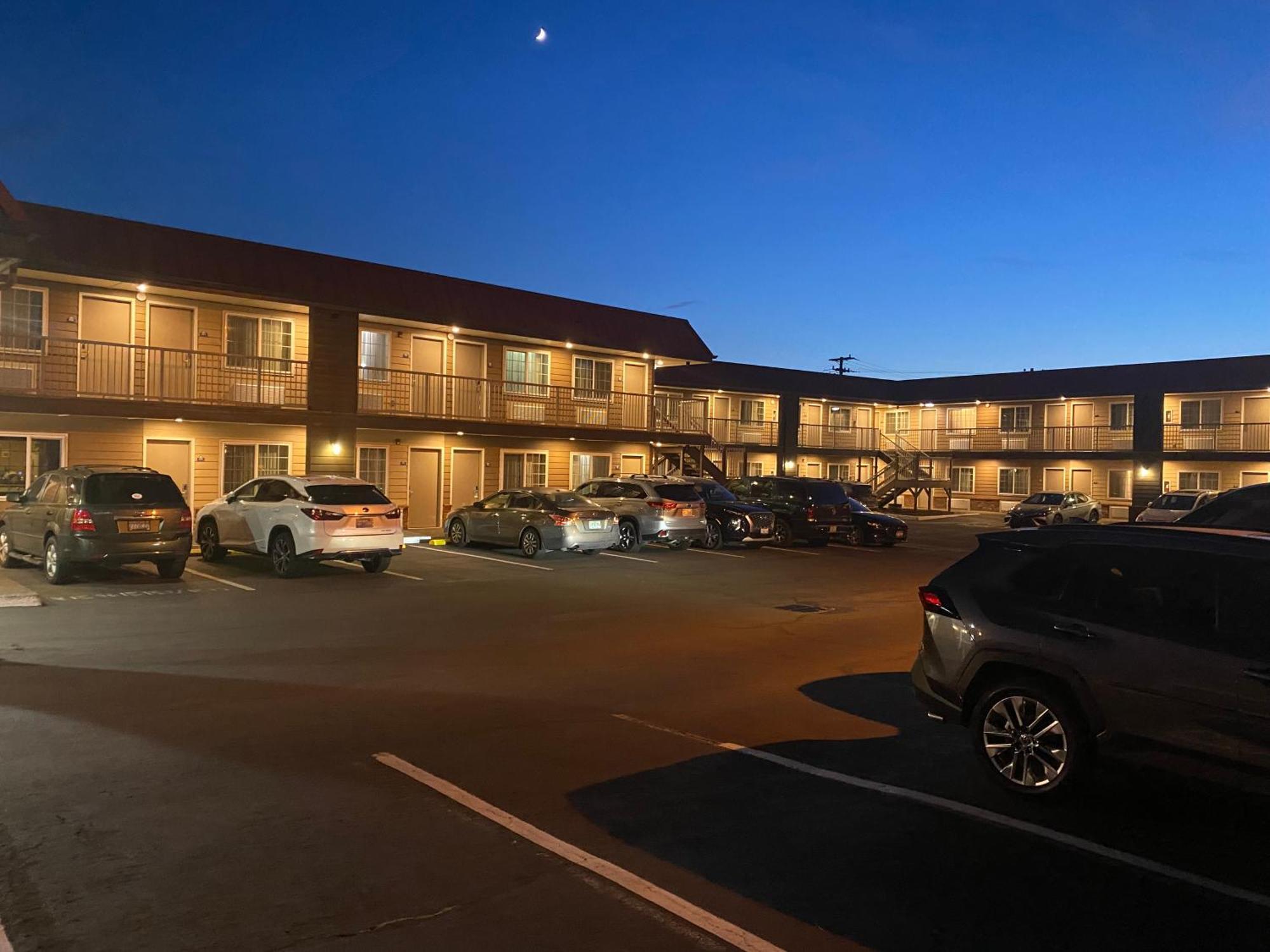 Days Inn By Wyndham Newport Or Εξωτερικό φωτογραφία