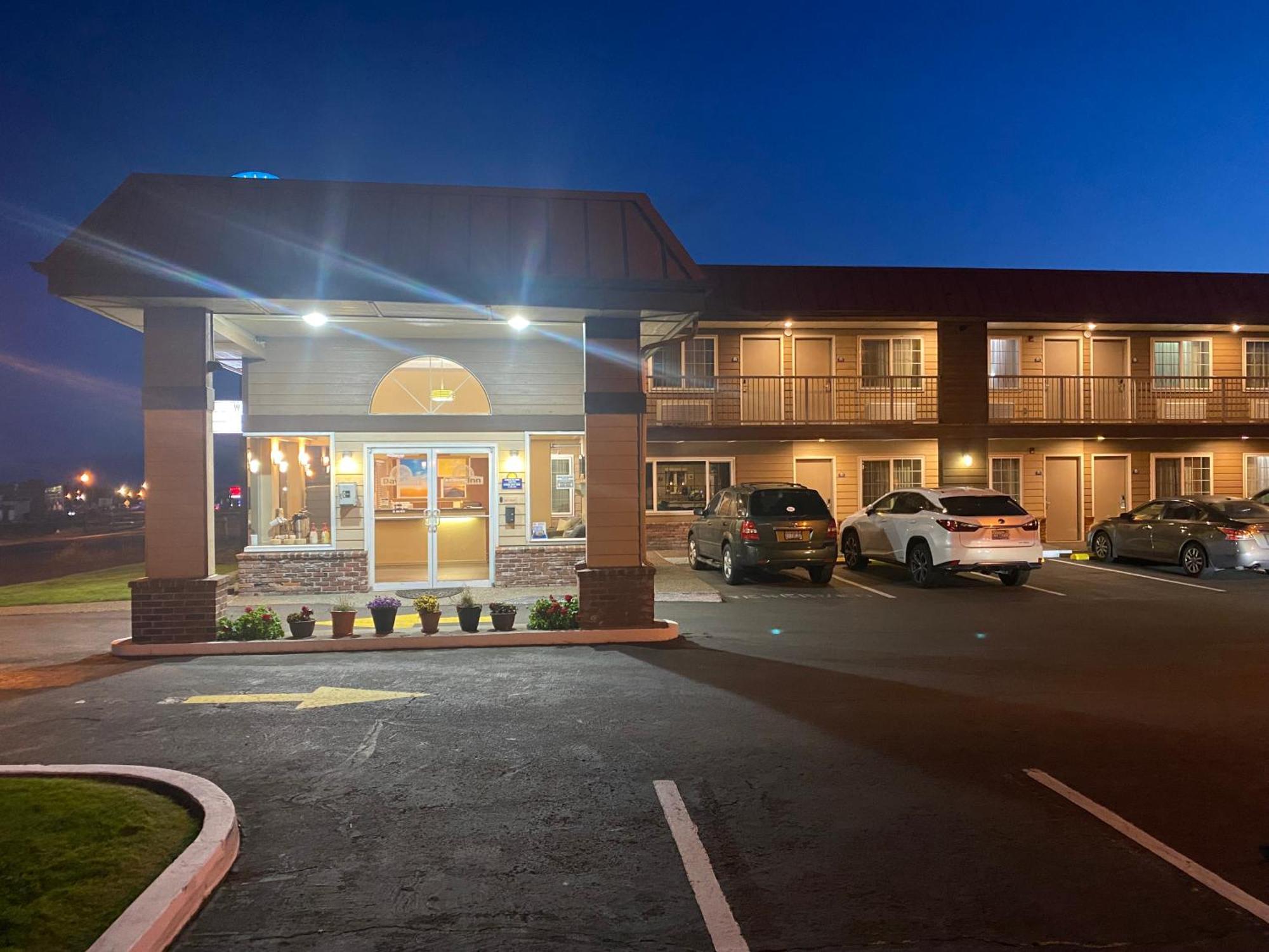 Days Inn By Wyndham Newport Or Εξωτερικό φωτογραφία