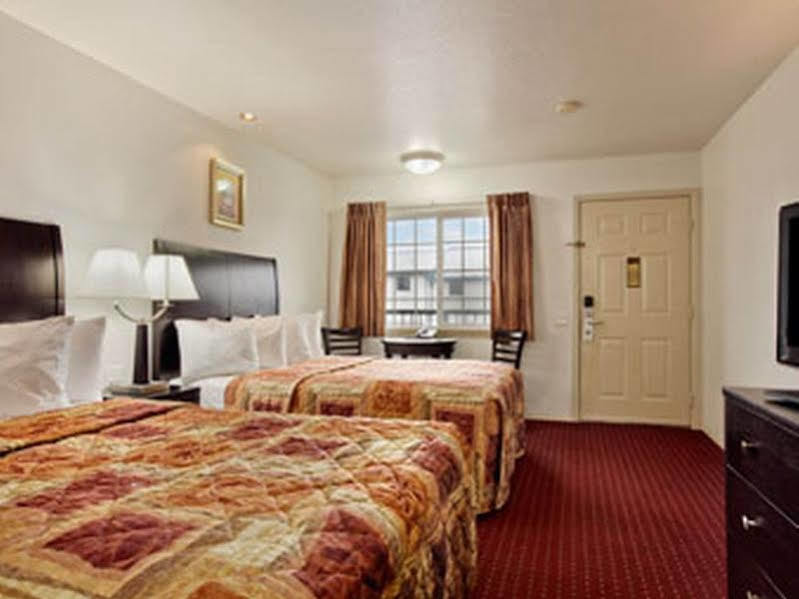 Days Inn By Wyndham Newport Or Εξωτερικό φωτογραφία