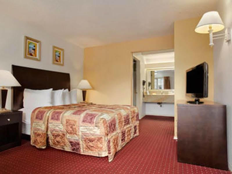 Days Inn By Wyndham Newport Or Εξωτερικό φωτογραφία