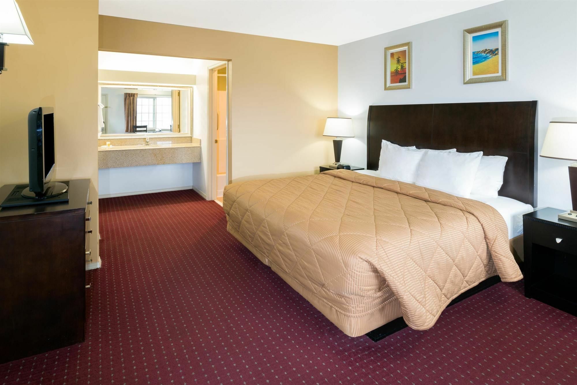 Days Inn By Wyndham Newport Or Εξωτερικό φωτογραφία
